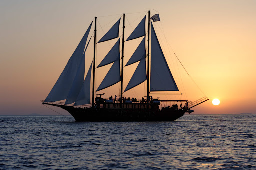 santorini volcano tour with Dinner